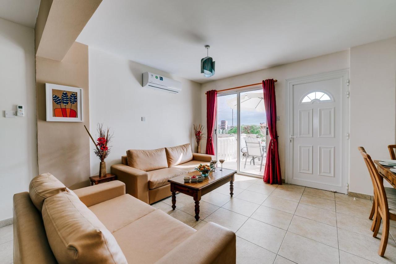 Dora Apartment *