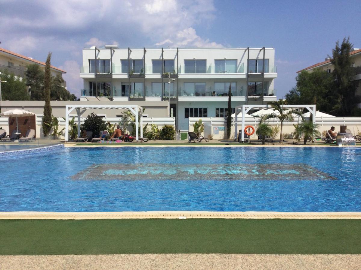 Helena Paralimni