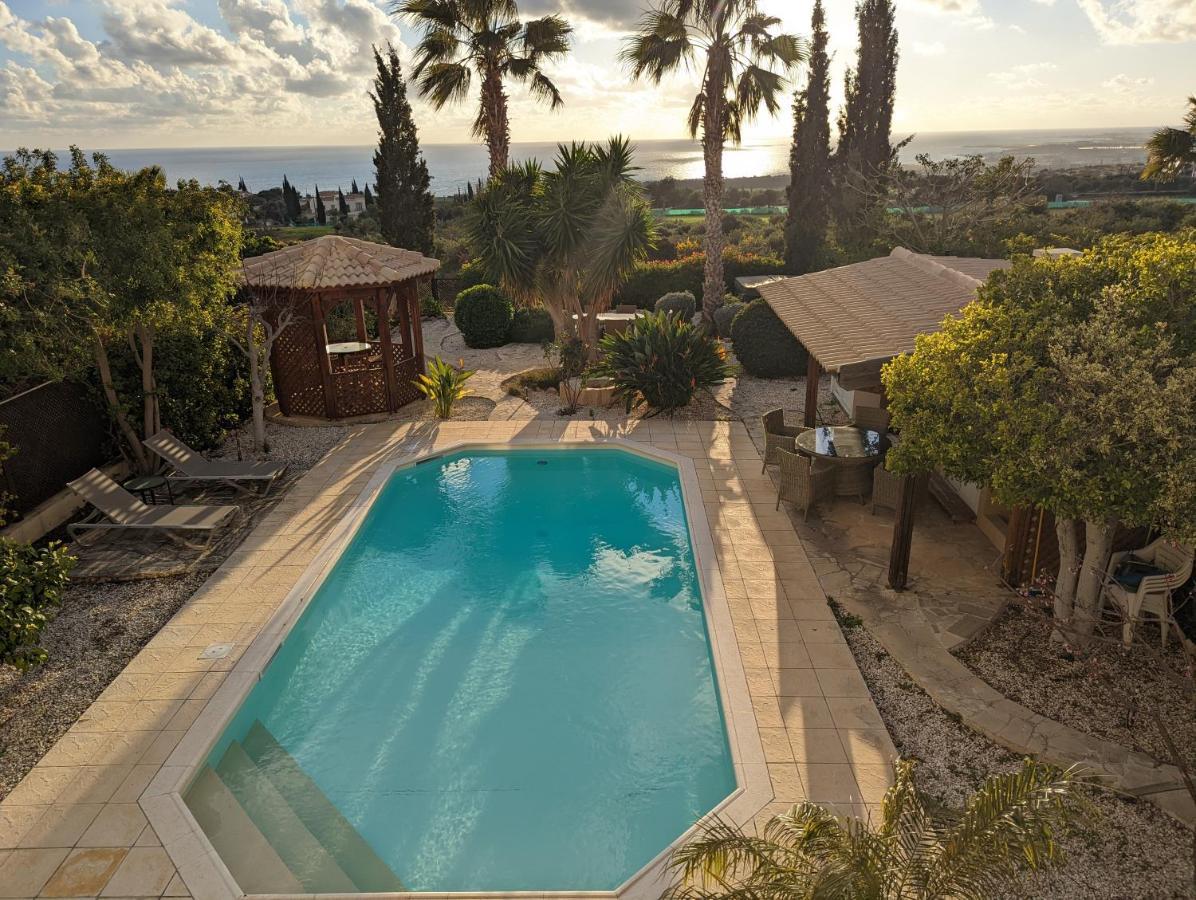 Pontus - Stunning Views & Privacy In Beautiful Garden With Pool & Hot Tub Pousada Kouklia