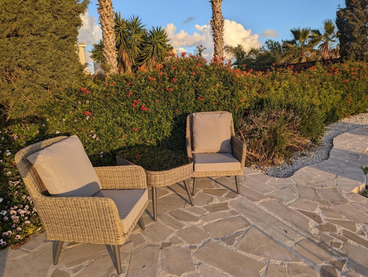 Pontus - Stunning Views & Privacy In Beautiful Garden With Pool & Hot Tub Kouklia