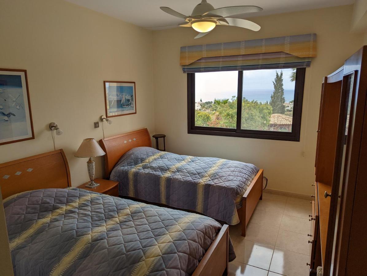 Pontus - Stunning Views & Privacy In Beautiful Garden With Pool & Hot Tub Kouklia
