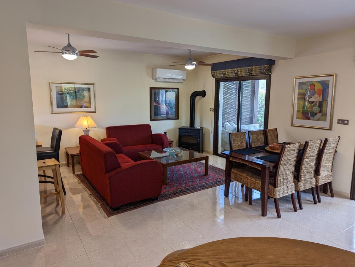 Pousada Pontus - Stunning Views & Privacy In Beautiful Garden With Pool & Hot Tub Kouklia