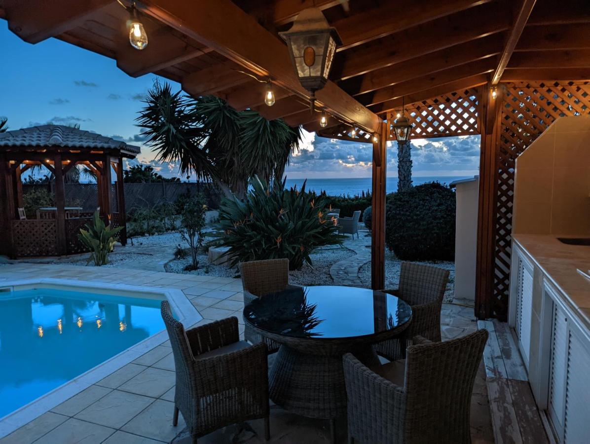 Pontus - Stunning Views & Privacy In Beautiful Garden With Pool & Hot Tub Pousada Kouklia
