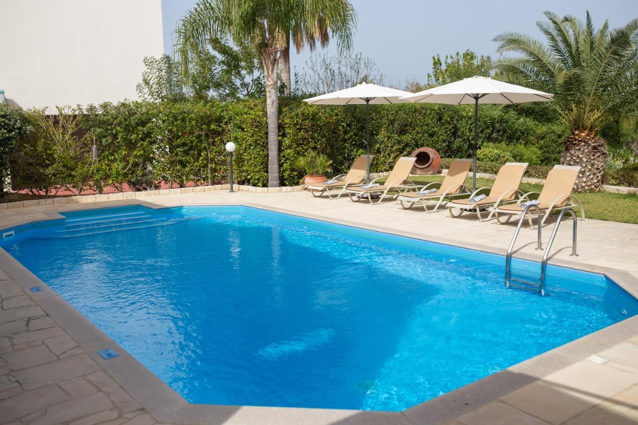 Villa Sandy Polis