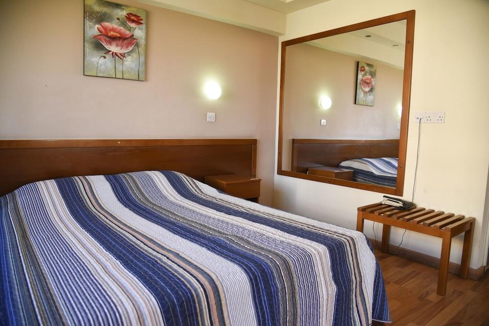 Elysso 2* Larnaca