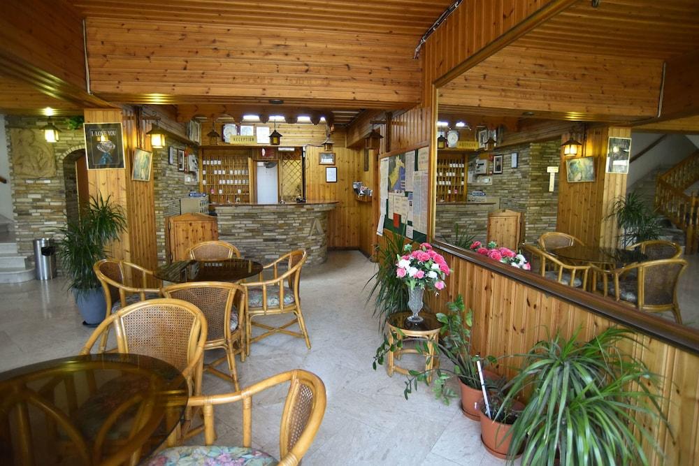 Hotel Elysso 2*