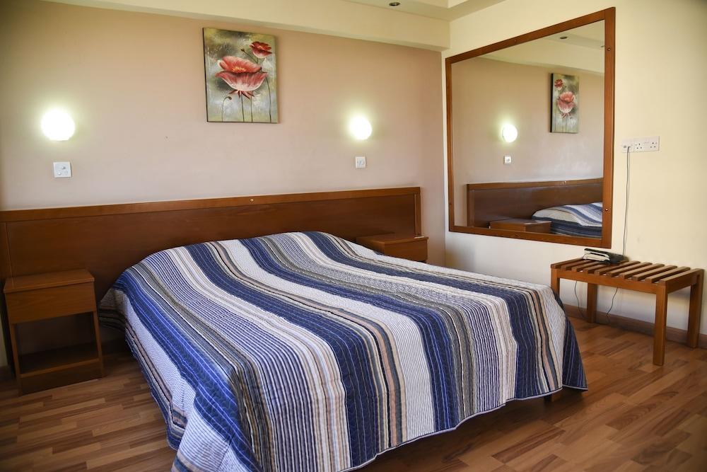 Elysso 2* Larnaca