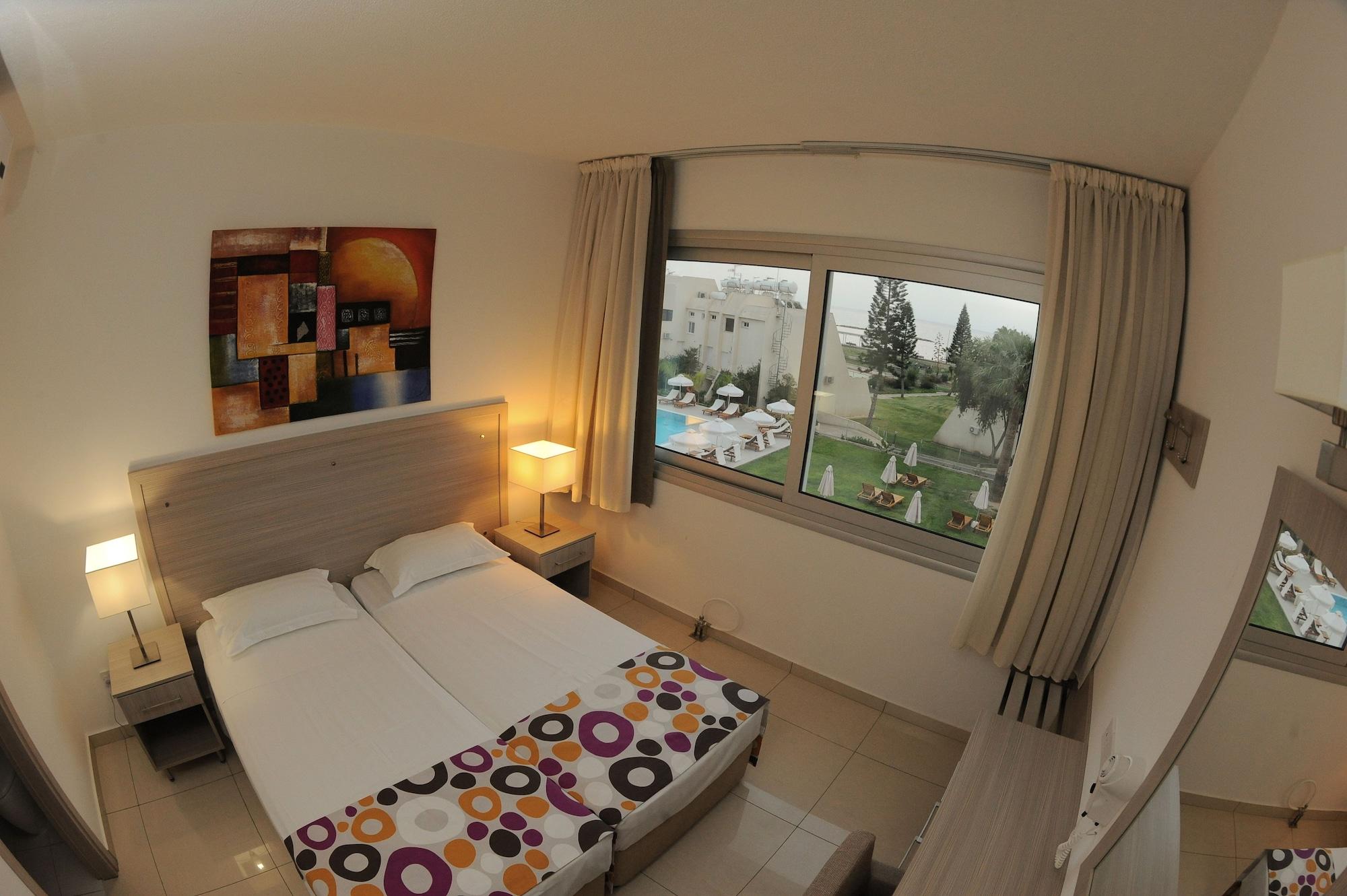 Frixos Aparthotel