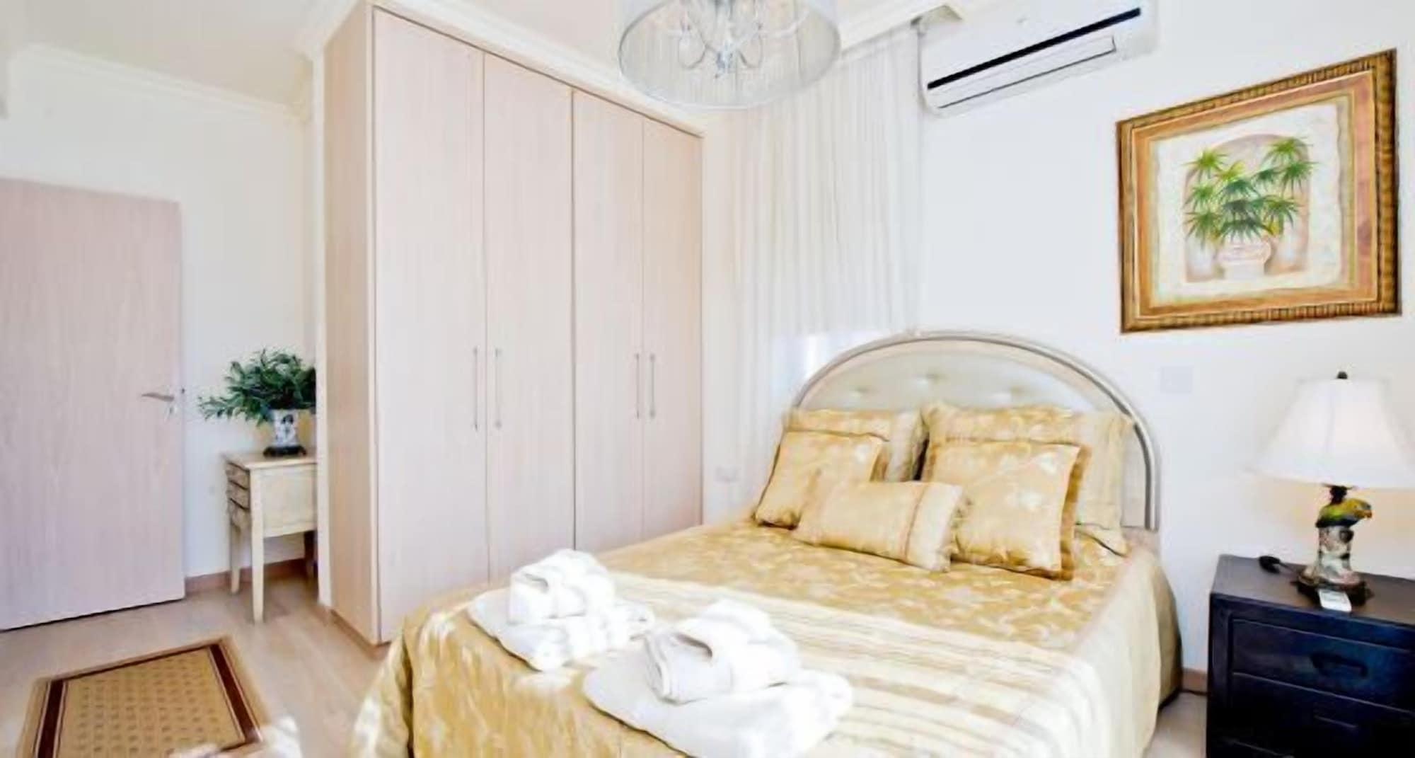 Villa Amadora Luxury Villas Pernera