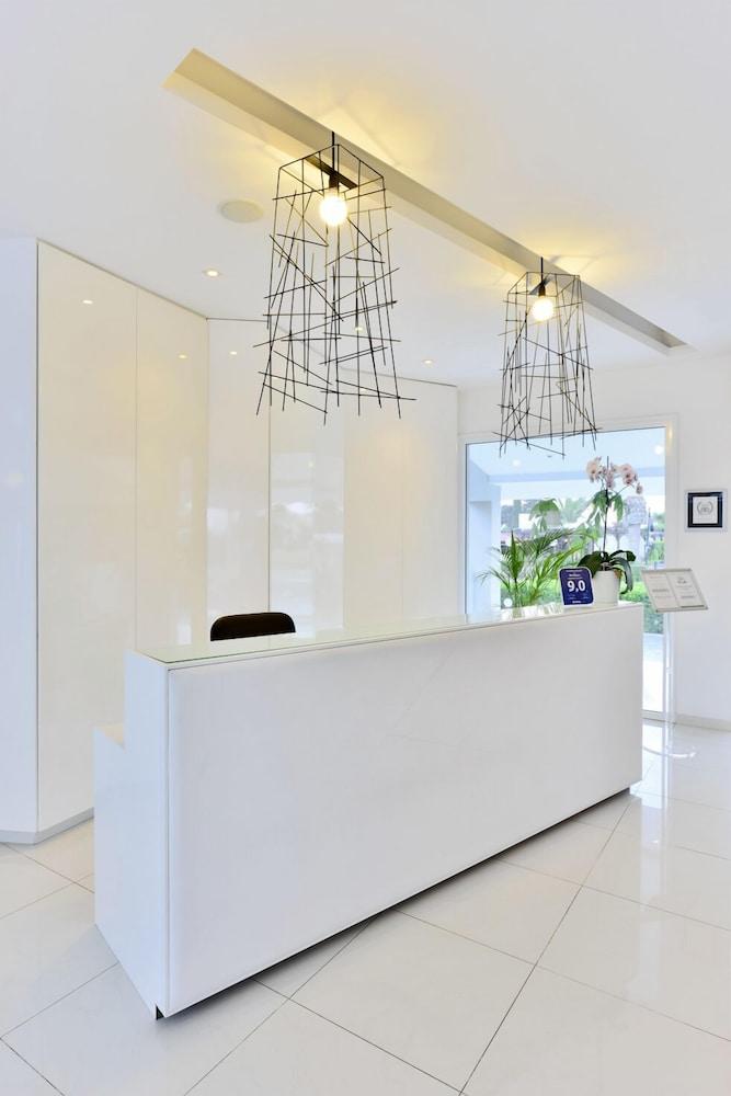 Mon Repos Hotel 4*