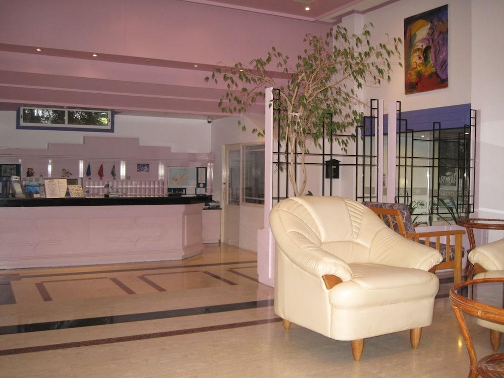 Astreas Aparthotel 3*