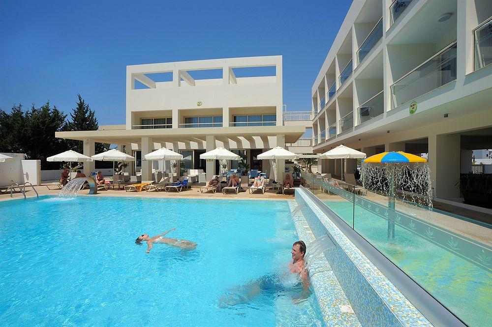 Hotel Nelia Gardens 4*