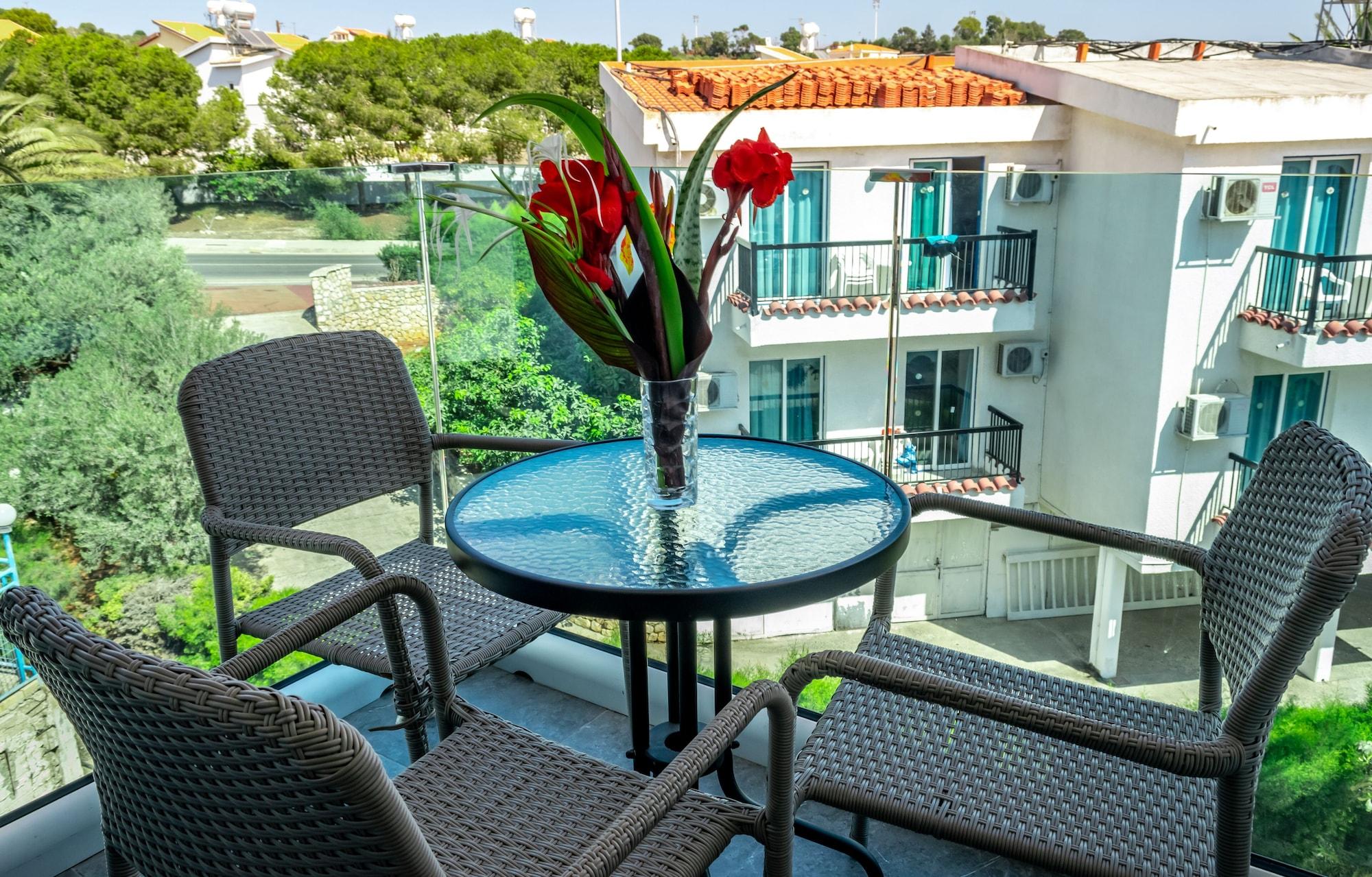 A Maos Aparthotel