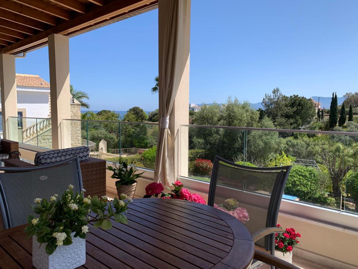 Villa Elena Polis