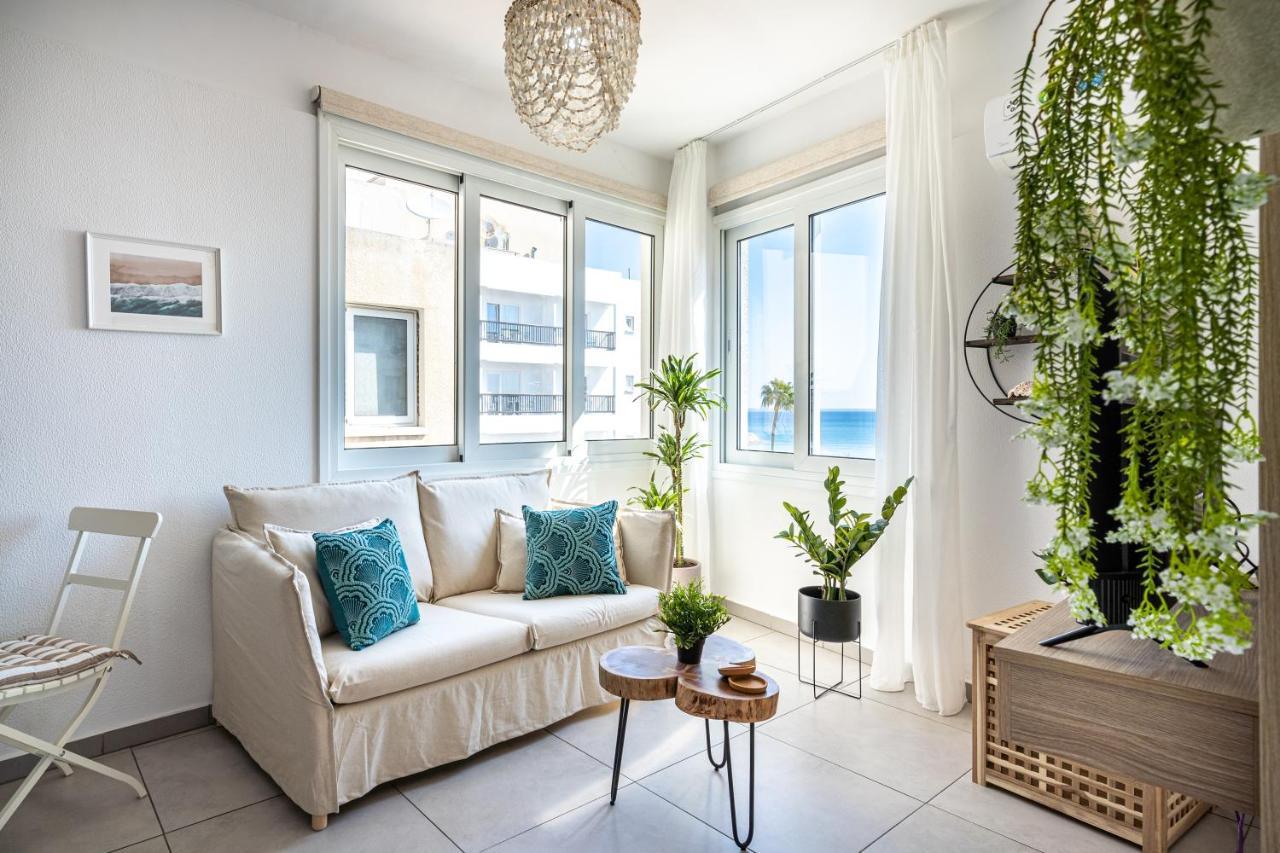 Whispering Palms 1-br By Finikoudes Apartment *