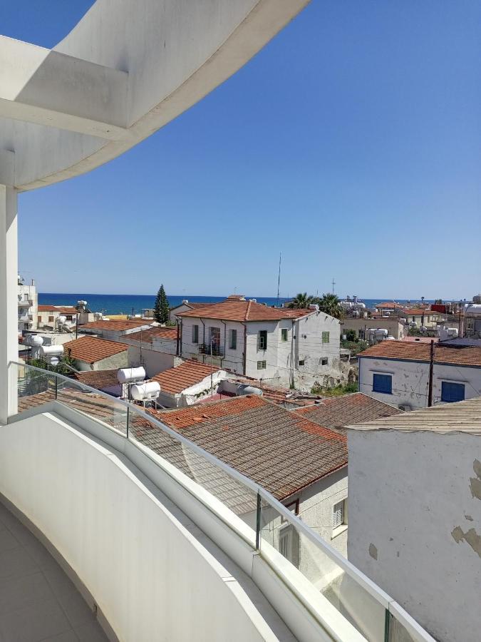 White 11 3* Larnaca
