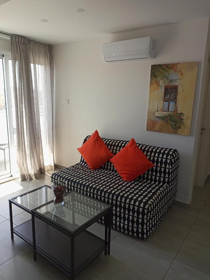White 11 Aparthotel Larnaca