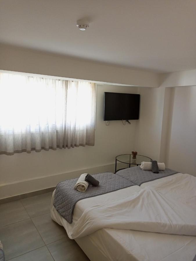 White 11 Aparthotel