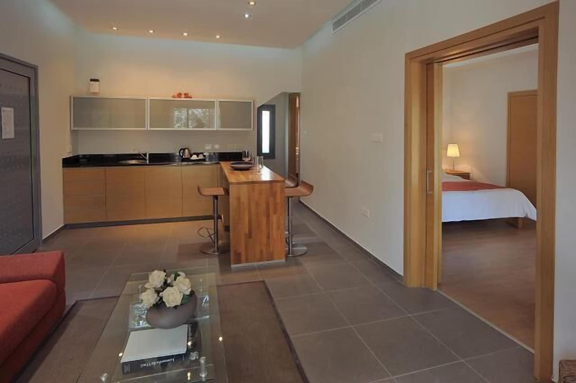 Hotel E-hotel Larnaca & 4*