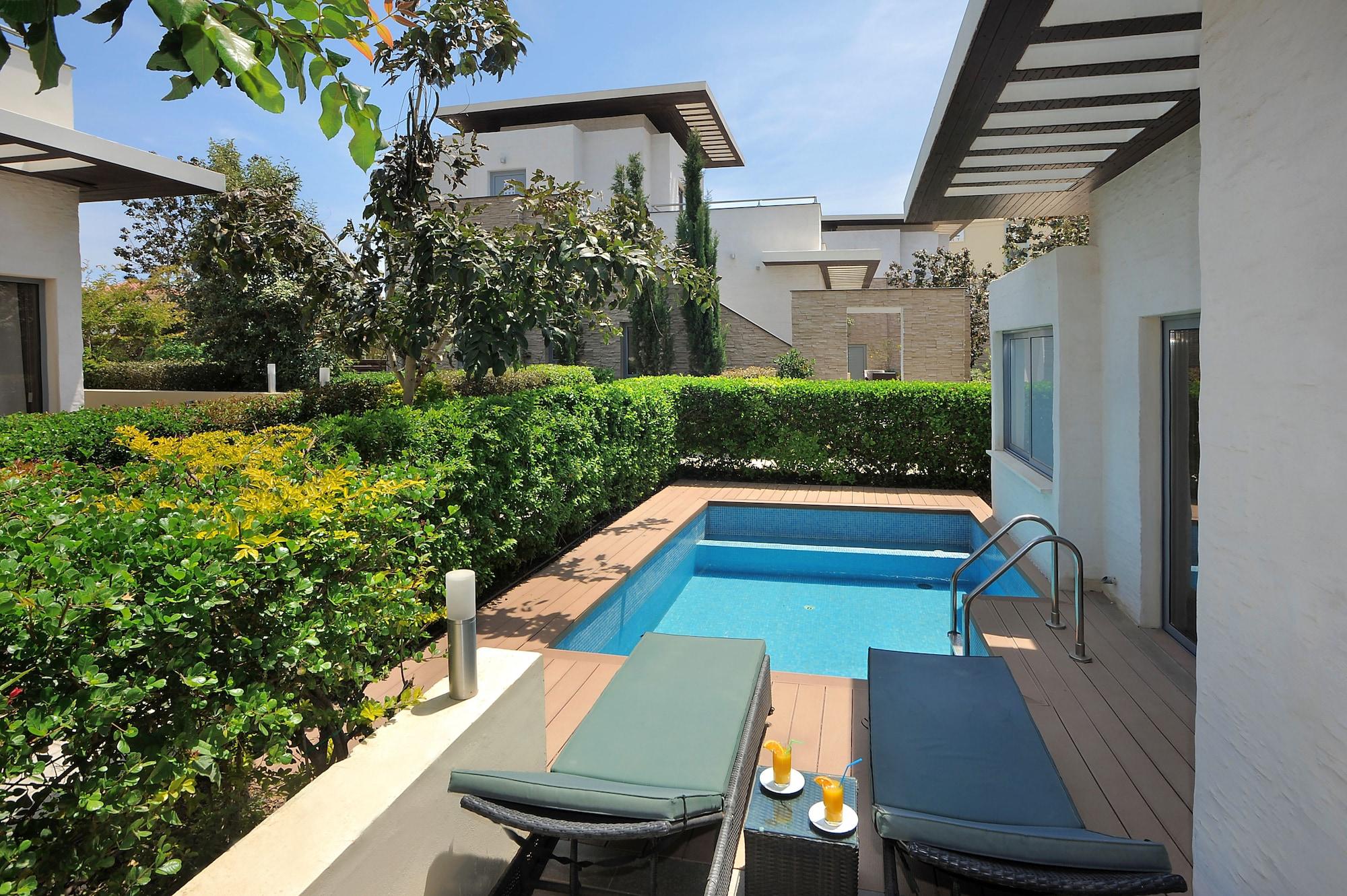 E-hotel Larnaca & 4*