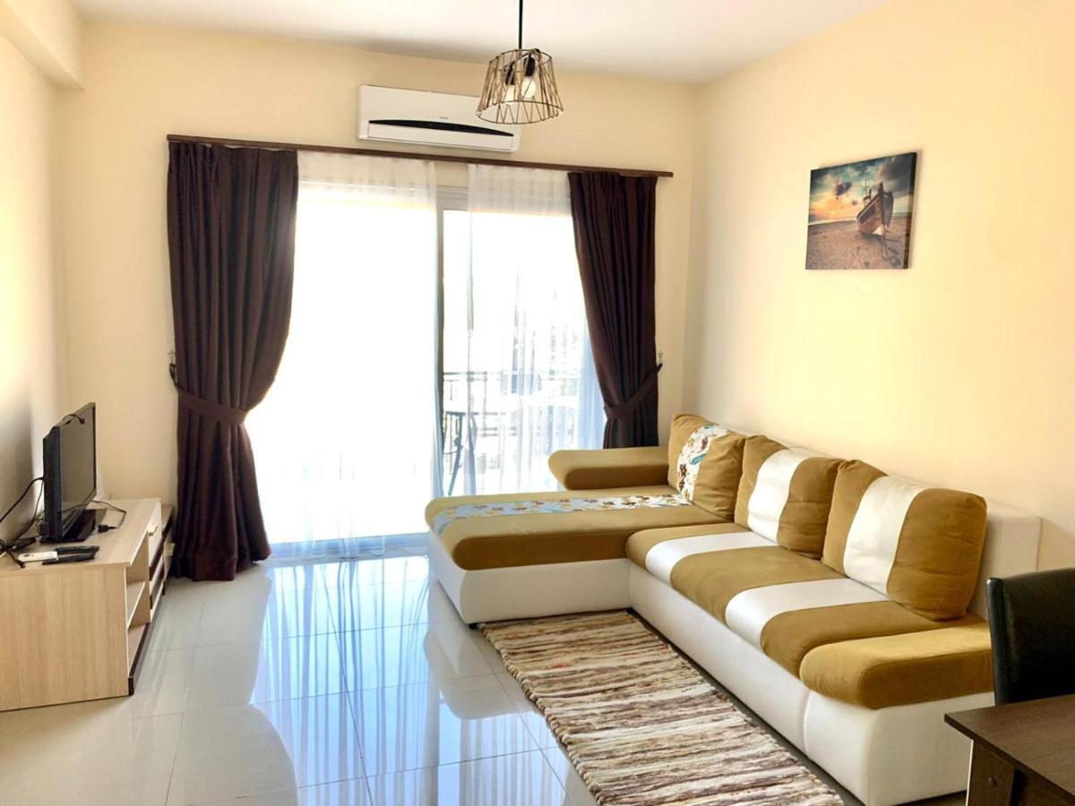Amazing Two-bedroom In Lukomorye D1 With Private Garden Apartment