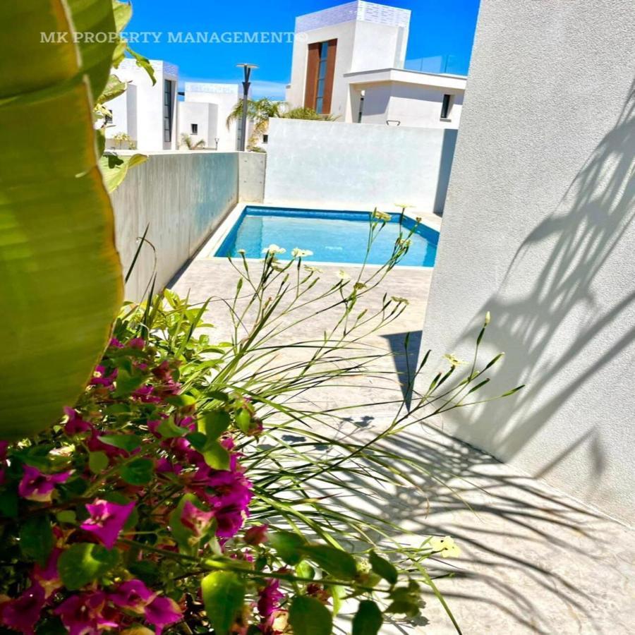 By The 7 Villa *