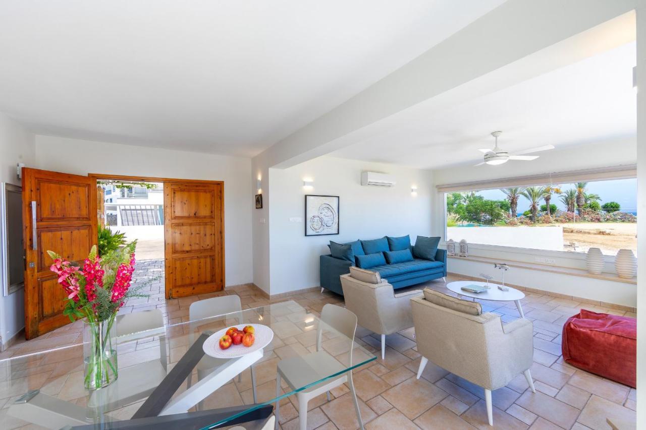 Villa Seafront Violetta *