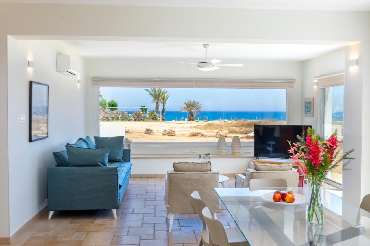 Seafront Violetta Villa *