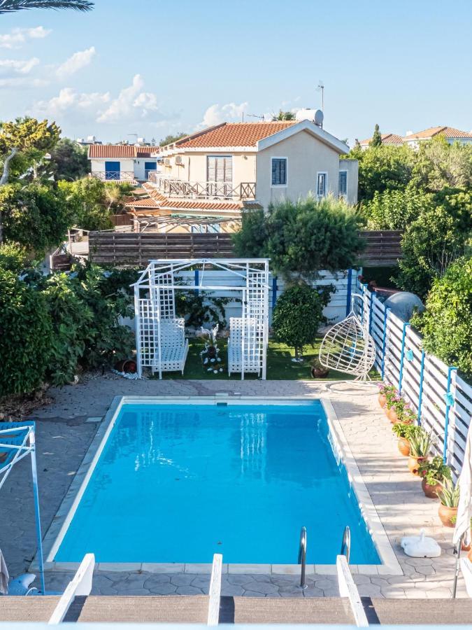 Greek Island Style 2 Bedroom With Pool Next To The Sea