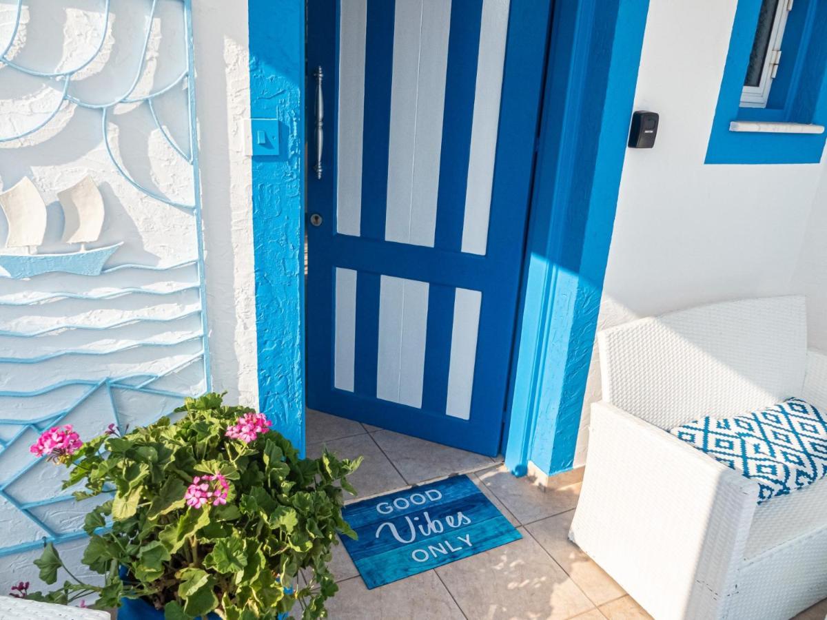 Greek Island Style 2 Bedroom With Pool Next To The Sea Lárnaca