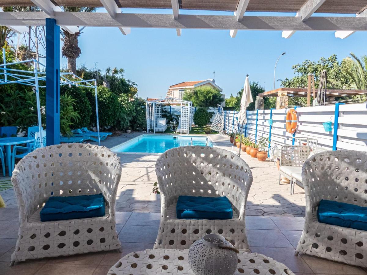 Greek Island Style 2 Bedroom With Pool Next To The Sea *