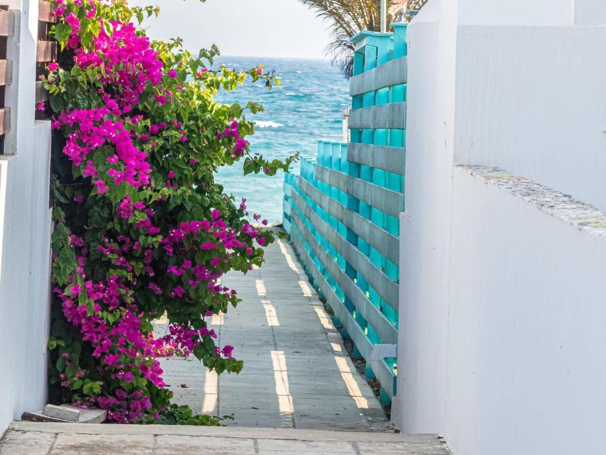 Greek Island Style 2 Bedroom With Pool Next To The Sea Lárnaca
