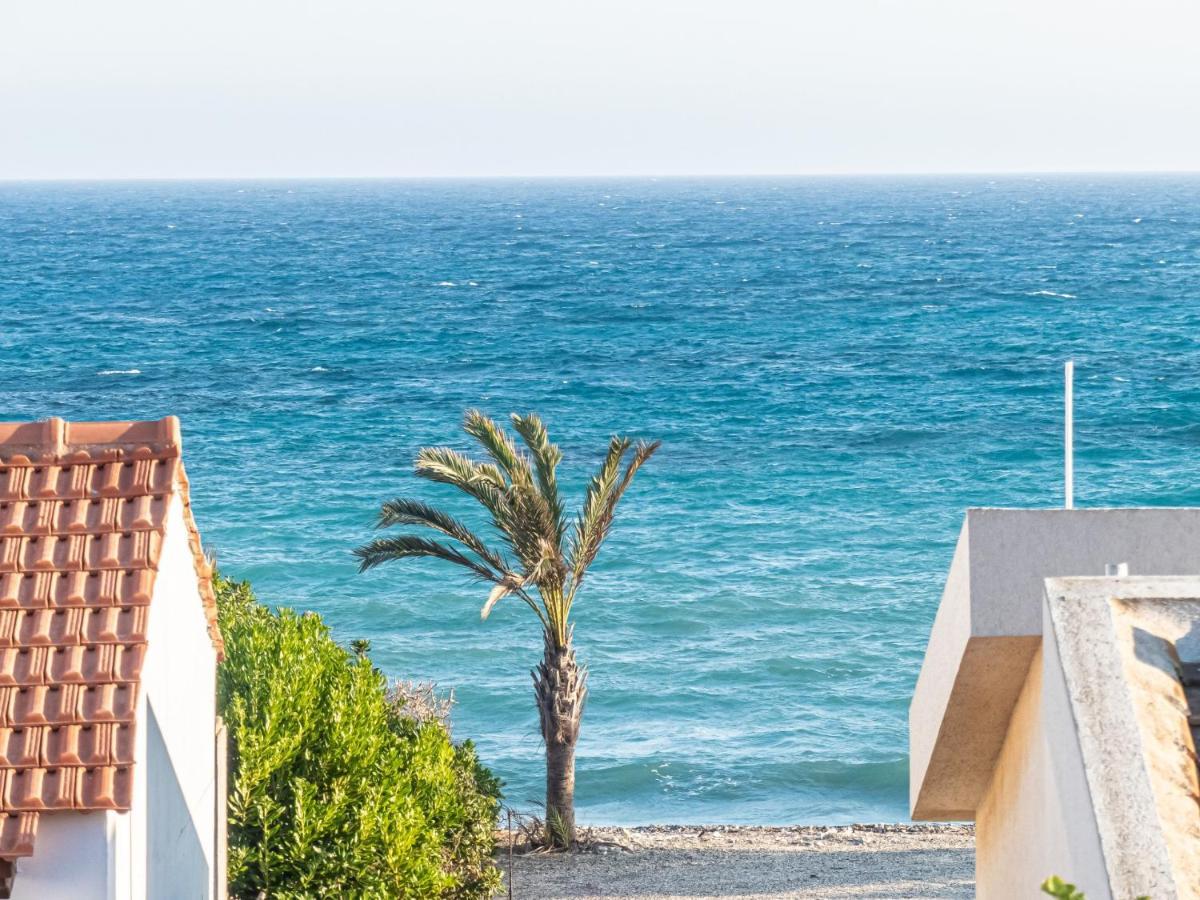 Greek Island Style 2 Bedroom With Pool Next To The Sea Lárnaca