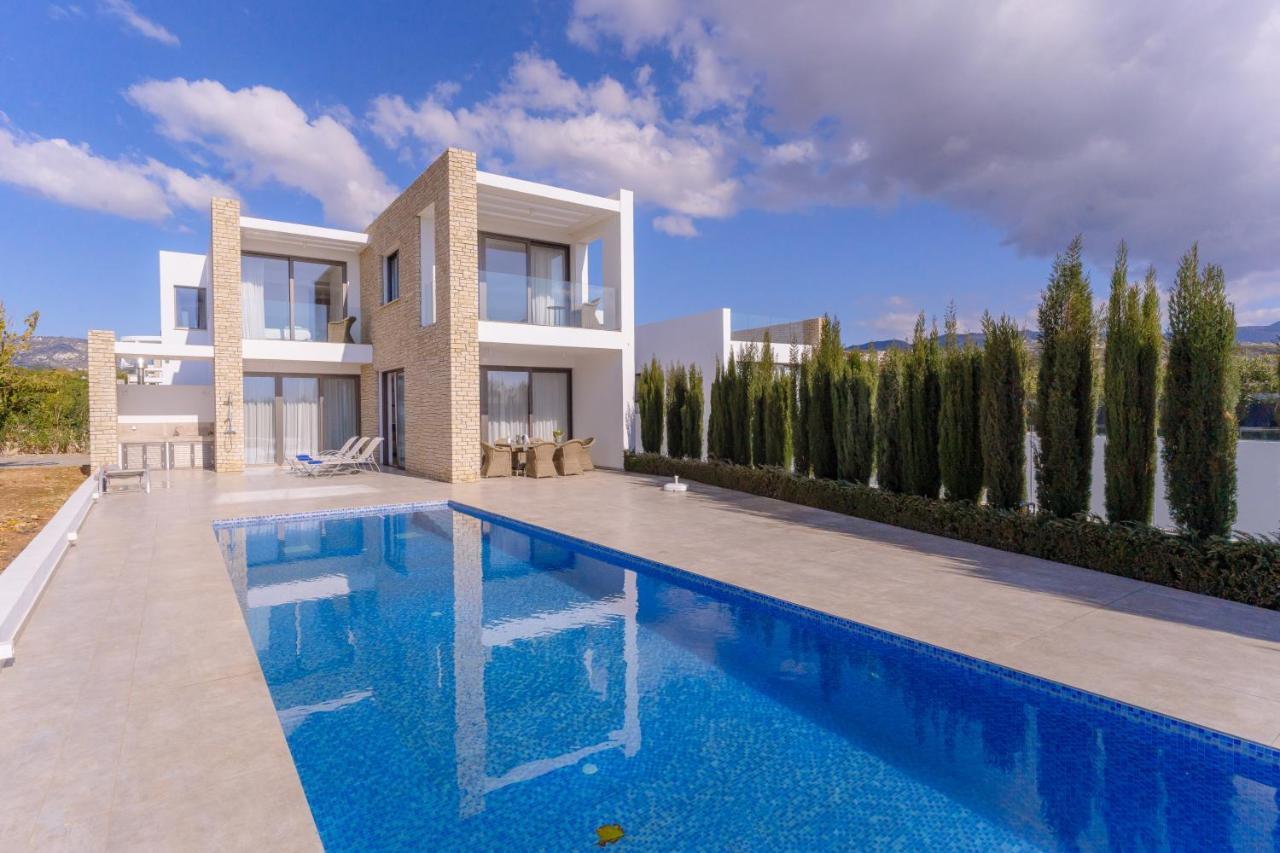 Villa Coral Residences *