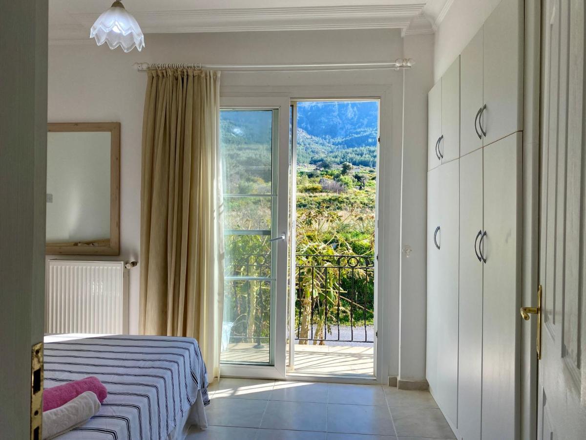 4 Bedroom Deluxe With Mountain And Sea View Villa *