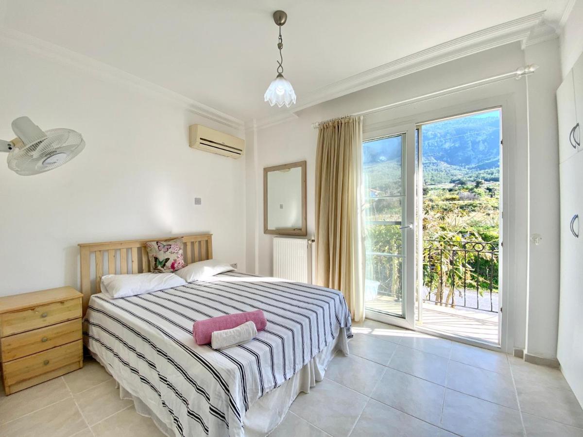 4 Bedroom Deluxe With Mountain And Sea View Villa *