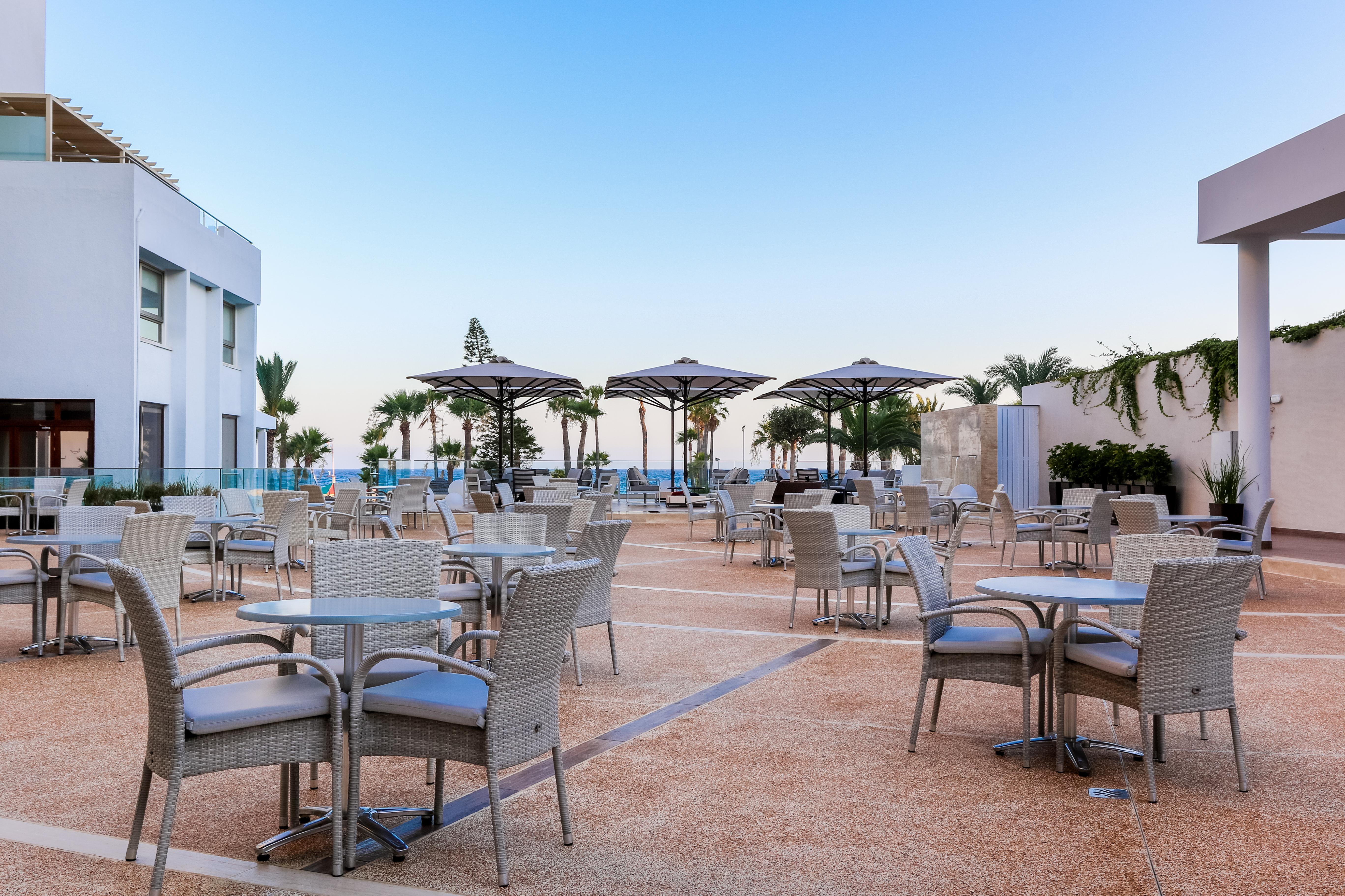 Golden Bay 5* Larnaca