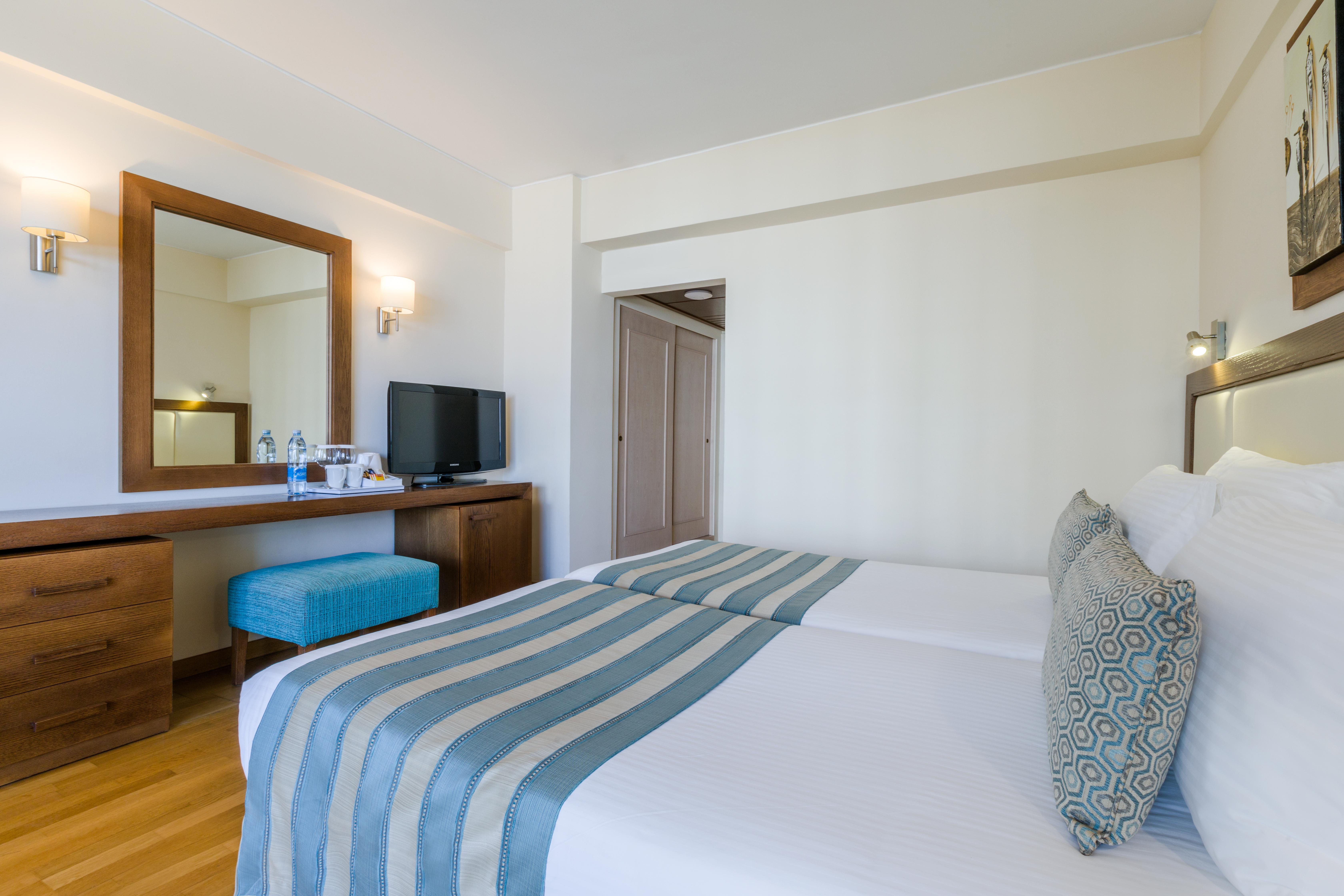Golden Bay 5* Larnaca