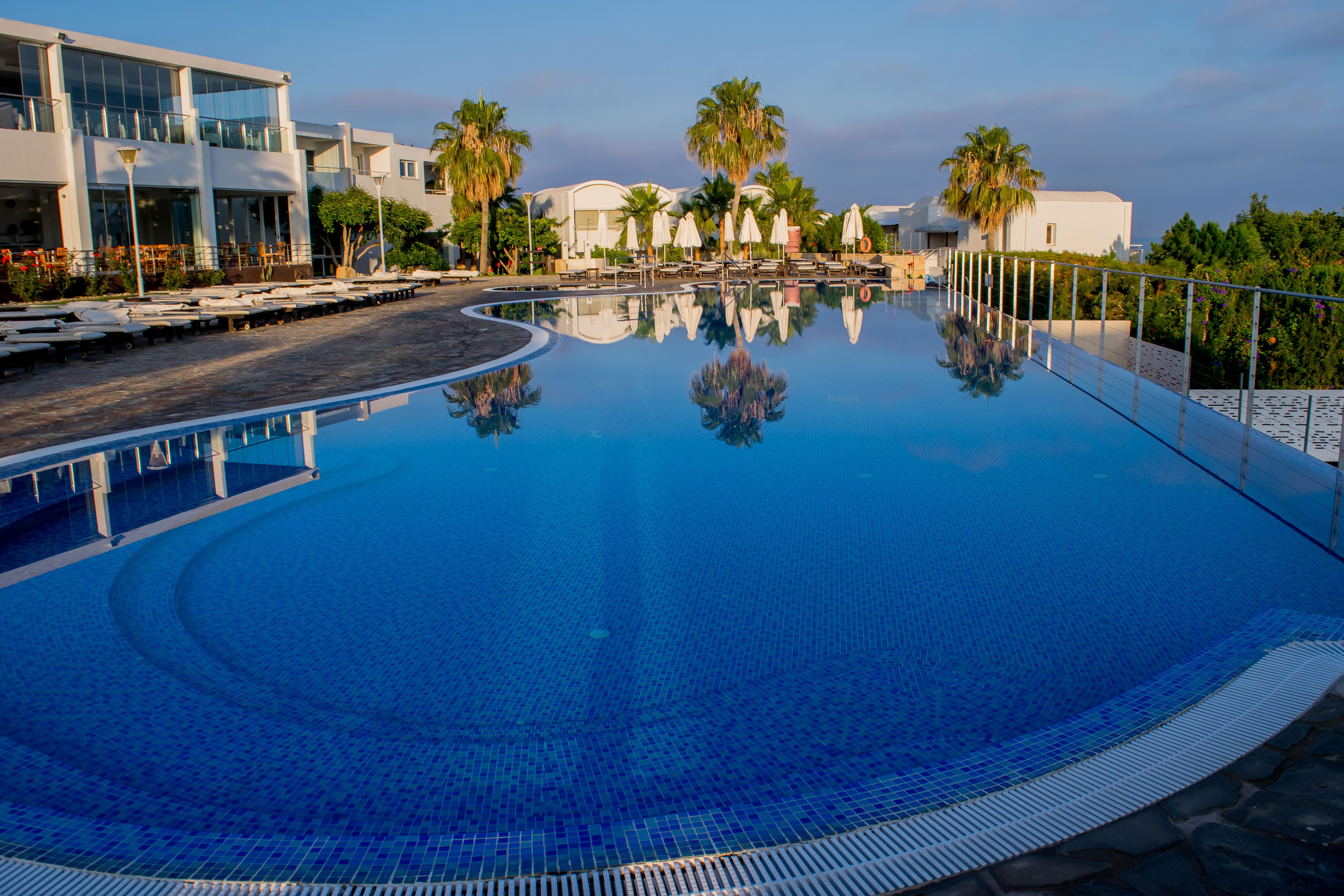 Theo Sunset Bay Hotel 4*
