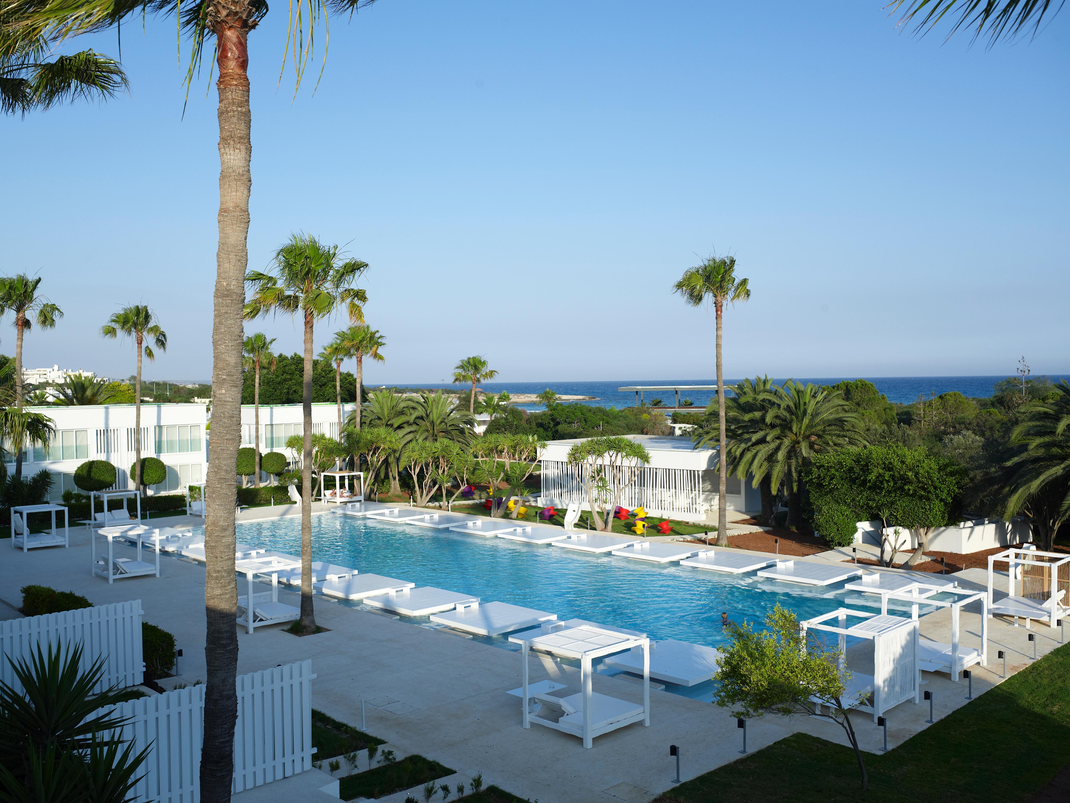 Resort So White