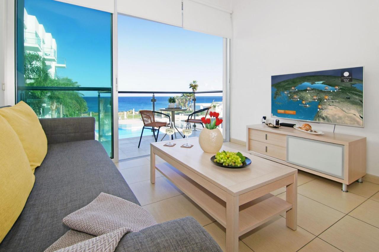 Veronica - Coralli Beachfront Holiday home