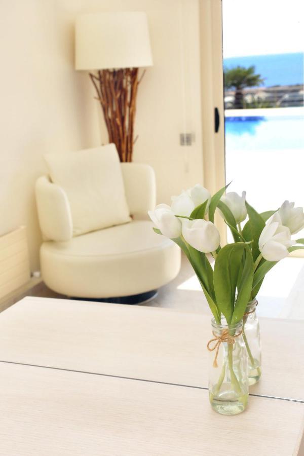 Seafront 5 Bedroom Paradise In Sea Caves Villa *