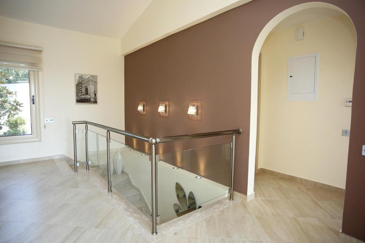 Seafront 5 Bedroom Paradise In Sea Caves * Peyia