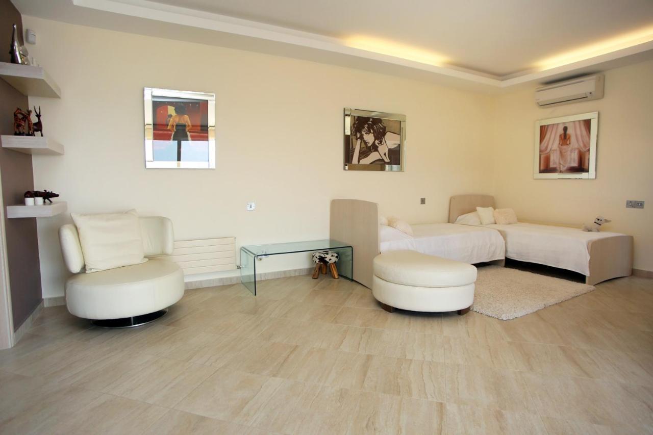 Seafront 5 Bedroom Paradise In Sea Caves * Peyia