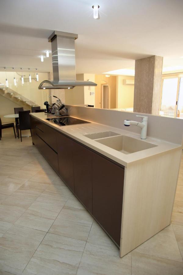 Seafront 5 Bedroom Paradise In Sea Caves Villa *