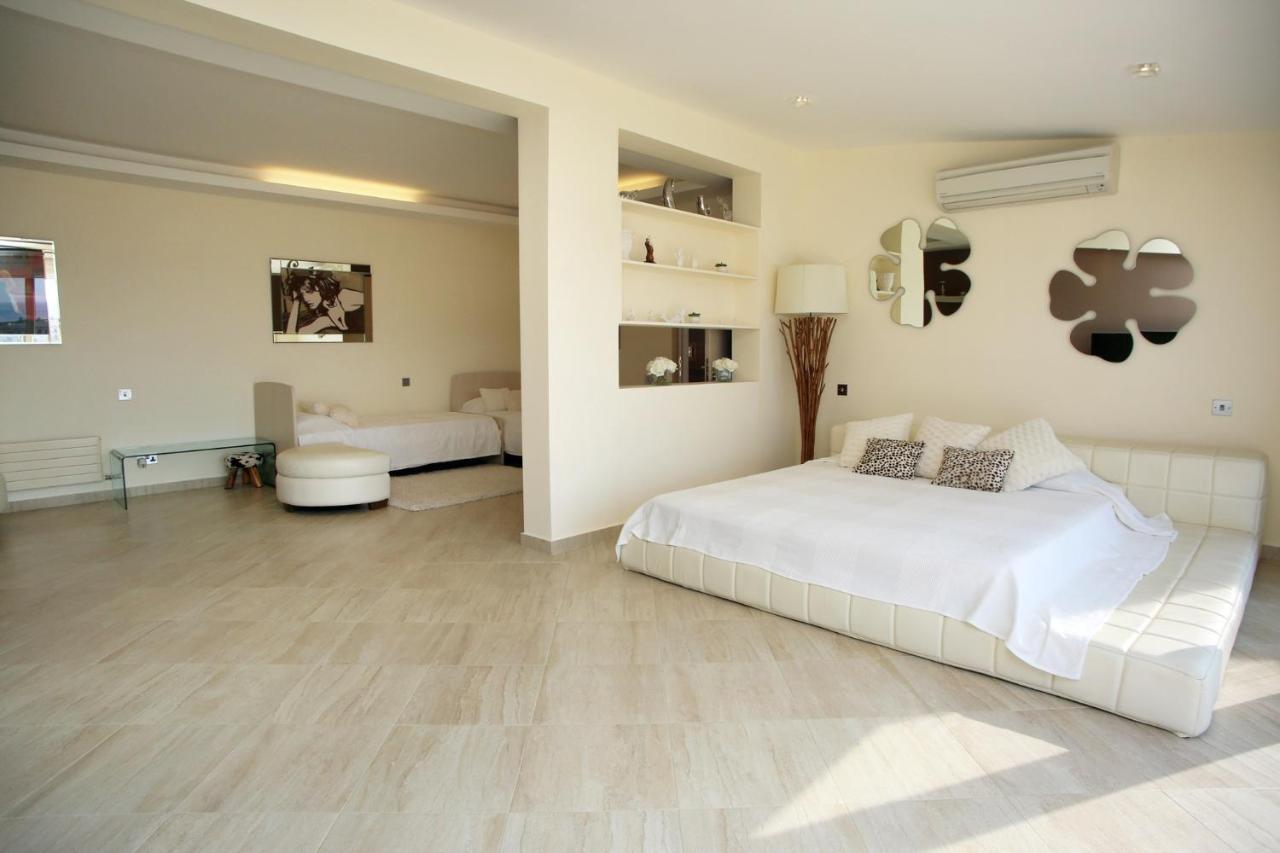 Seafront 5 Bedroom Paradise In Sea Caves *