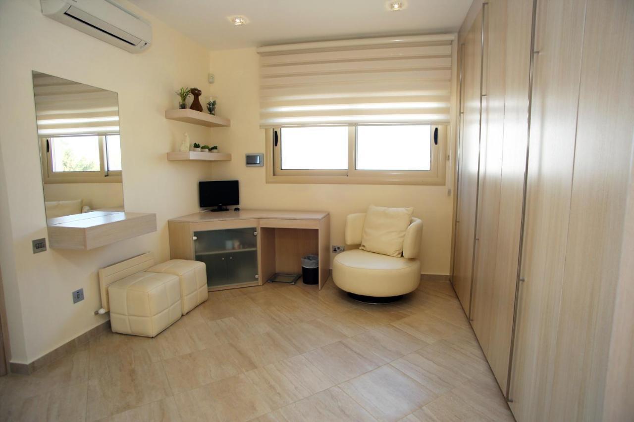 Villa Seafront 5 Bedroom Paradise In Sea Caves Peyia