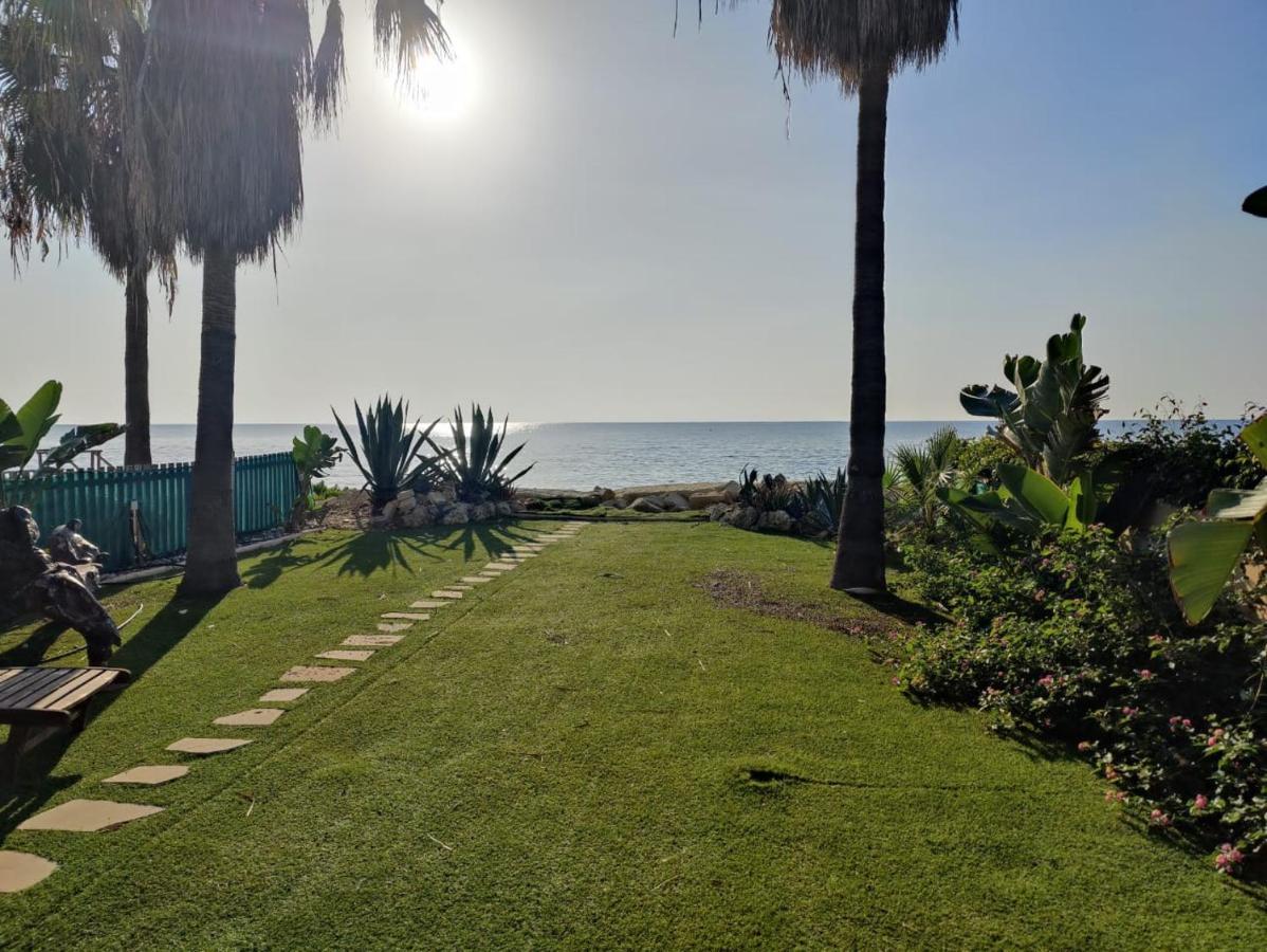 Beachfront Carpe Diem Villa