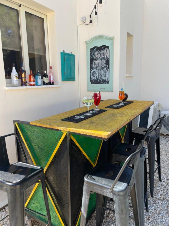 Villa Denis, Marine Drive, Coral Bay *