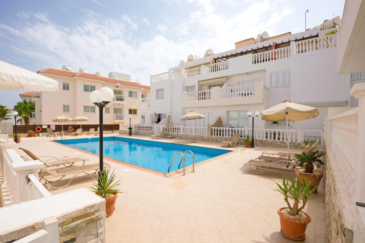 Jules * Paralimni